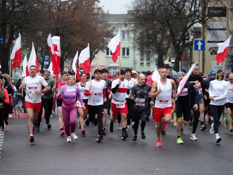 Ponad 900 osób na Biegach Niepodległości