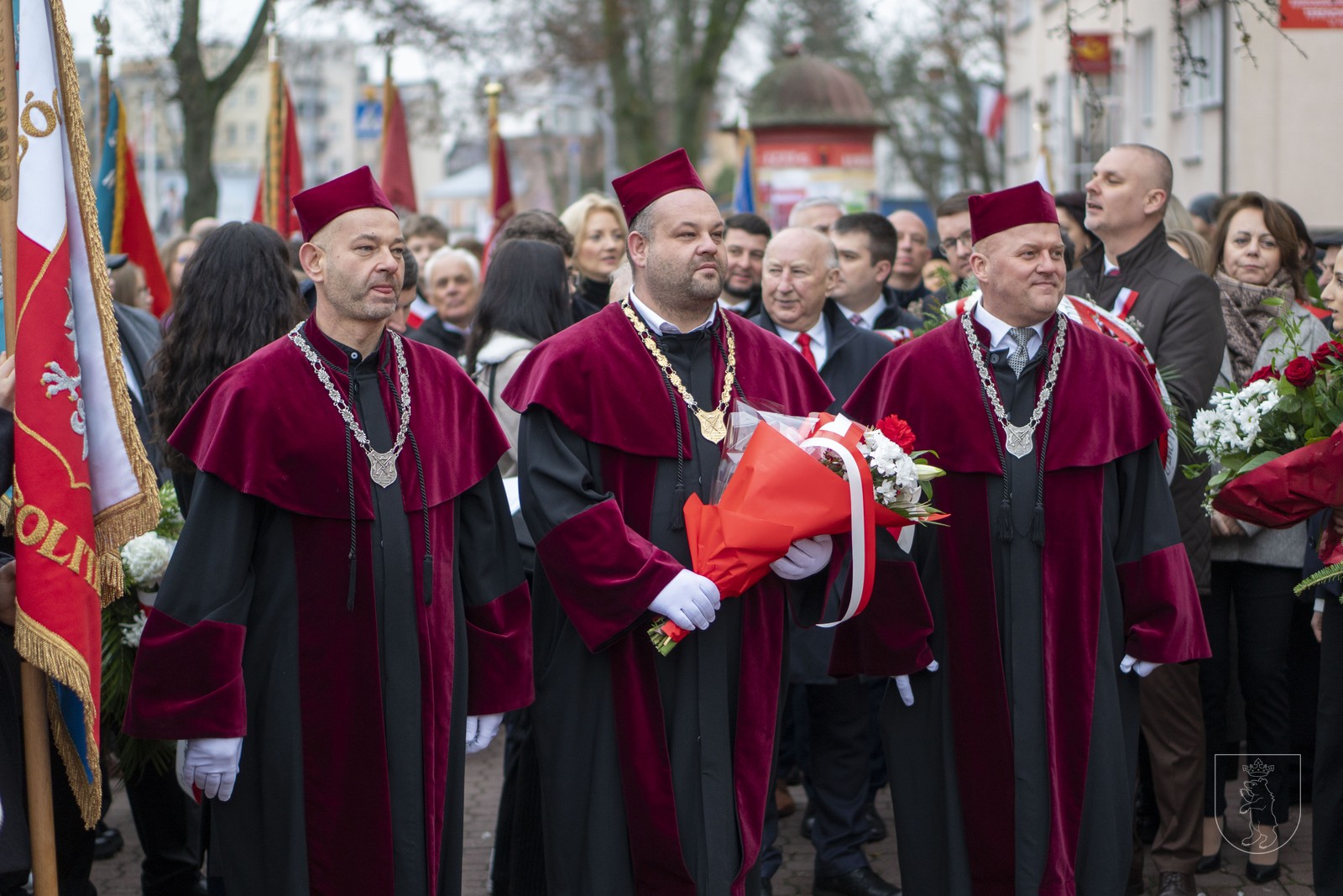 11 listopada: delegacje składały wiązanki