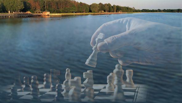 Wakacyjne szachy nad zalewem
