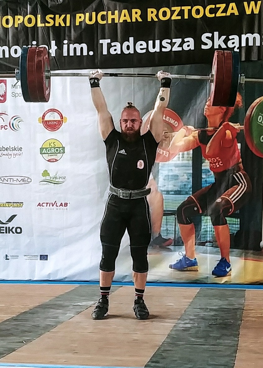 Łukasz Ławecki z Pucharem Roztocza